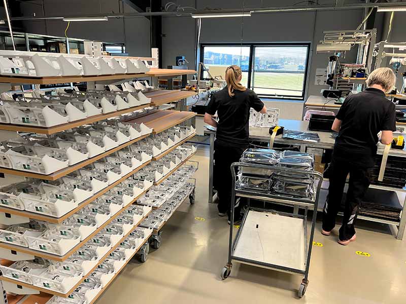 Montering av box build med kapslingar