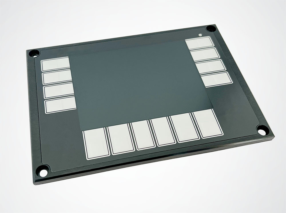 Touchscreen med display och knappar